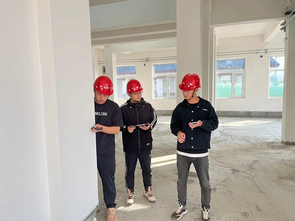 曹工作照2.jpg 曹工作照2.jpg